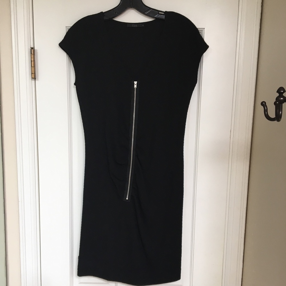 COS Black dress with zipper, size S, never worn